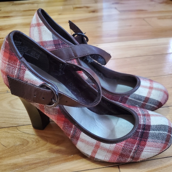 Heels - Picture 2 of 2